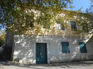 GRIŽANE 4 edifici da ristrutturare, ambiente tranquillo