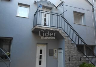 NOVI VINODOLSKI Villetta a schiera con 3 appartamenti