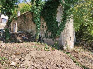 HRELJIN Rudere su un terreno di 1665 m2