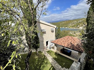 Casa 100m2, piscina, garage, prima fila al mare e alla spiaggia