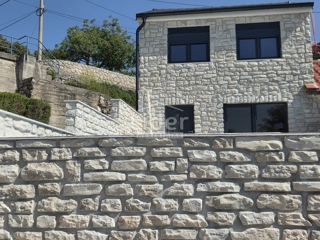 BRIBIR Casa ristrutturata con ampio giardino e piscina