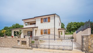 Casa con piscina vicino a Parenzo