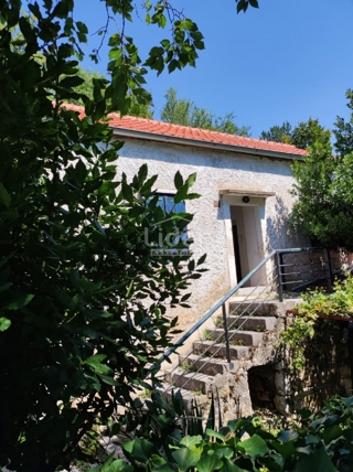 BRIBIR Tipica casa in pietra in un ambiente tranquillo