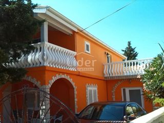 Gornji Karin, casa a 150 metri dal mare