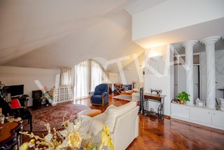 ATTICO CON 4 CAMERE IN UNA POSIZIONE FENOMENALE VICINO AL PARCO MAKSIMIR