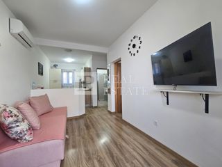 MALINSKA, ISOLA DI KRK - appartamento con una camera da letto arredato in stile moderno e con giardino