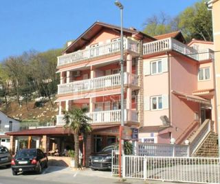 NOVI VINODOLSKI - condominio con servizio di ristorazione