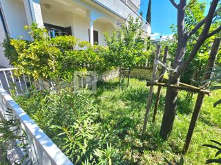 NOVI VINODOLSKI - appartamento con terrazza e giardino