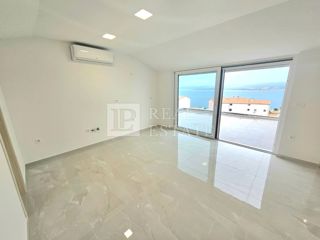 CRIKVENICA - Appartamento con 3 camere da letto con vista panoramica sul mare