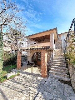 ISOLA DI KRK, VICINO A MALINSKA - casa in pietra con piscina