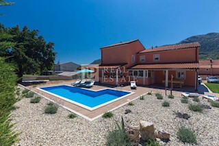 TRIBALJ - villa indipendente con piscina