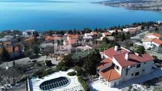 KLENOVICA - casa con appartamenti con terreno a 200 metri dal mare