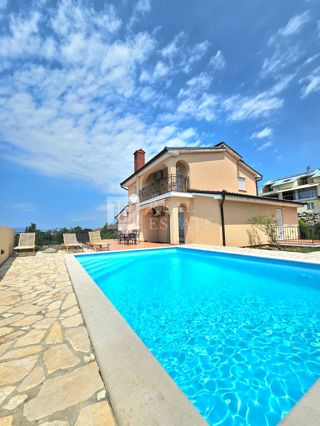 ŠMRIKA - casa indipendente con piscina