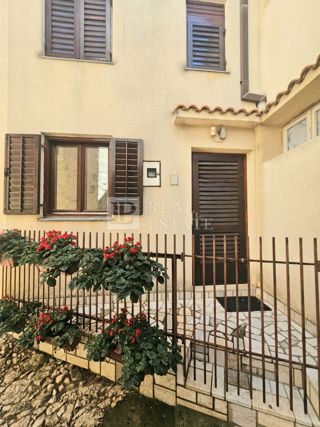 NOVI VINODOLSKI - casa con 4 appartamenti a 100 metri dal mare