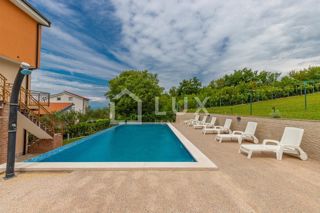 CRIKVENICA - casa con appartamenti con piscina