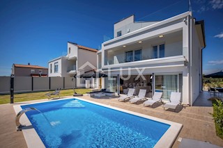 POREČ - villa di lusso con piscina