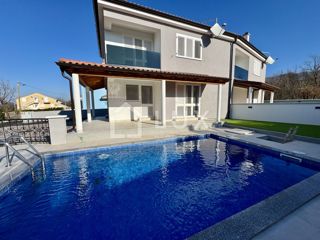 JADRANOVO - casa bifamiliare con piscina