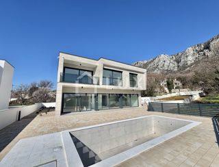 BRIBIR - nuovo edificio con piscina