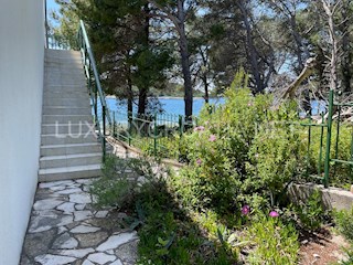 LA CASA DI SEAFRONT È SULL'ISOLA DI BRAC