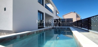 Malinska, casa bifamiliare con piscina