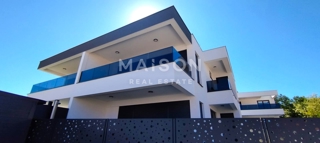 Malinska, casa bifamiliare con piscina