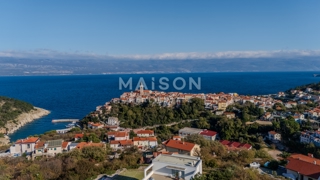 Terreno edificabile con vista mare aperta a Vrbnik – Isola di Krk
