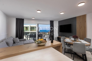 Malinska, Isola di Krk – Appartamento moderno con piscina e vista mare, a soli 300 m dal mare
