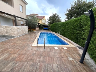 Due appartamenti vicino a Krk – 600 m dal mare