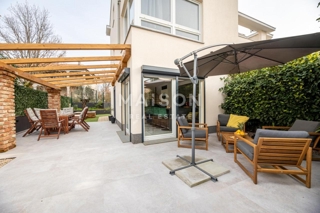 Malinska, casa di lusso arredata con giardino e vista mare