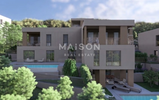 Kostrena, appartamento trilocale con un bellissimo giardino e piscina