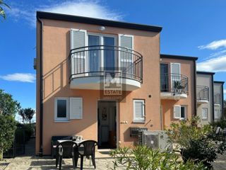 Parenzo, dintorni, ottima casa a schiera con giardino!