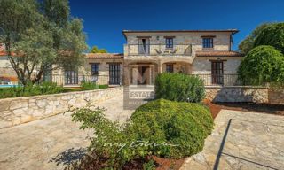 Parenzo, dintorni, autentica villa in pietra con piscina!