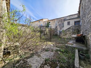 Parenzo, dintorni, proprietà autoctona da ristrutturare!