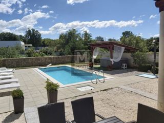 Rovigno, dintorni, Casa con tre appartamenti, piscina e jacuzzi