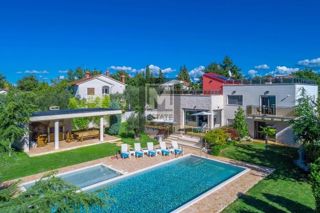 Parenzo, dintorni, imponente villa con ampio giardino e vista mare!