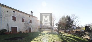 Parenzo, dintorni, Casa con giardino per adattamento