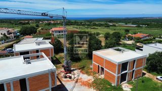Parenzo, dintorni, casa nella fase Rohbau con vista aperta sul mare!