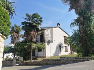 Parenzo, posizione esclusiva, casa a 250 metri dal mare!
