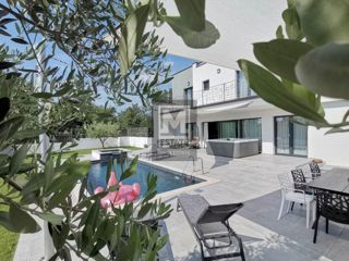 Parenzo, eccellente villa con piscina vicino alla città!