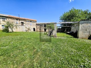Parenzo, dintorni, ottima casa in pietra con ampio giardino!