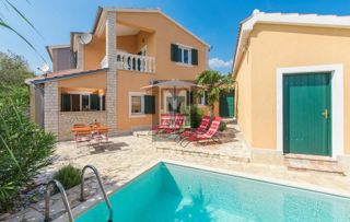 Parenzo, dintorni, Casa con piscina e bellissima vista sul mare