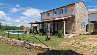 Parenzo, dintorni, casa autoctona ristrutturata con ampio giardino