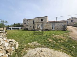 Parenzo, dintorni, casa autoctona ristrutturata con vista mare!