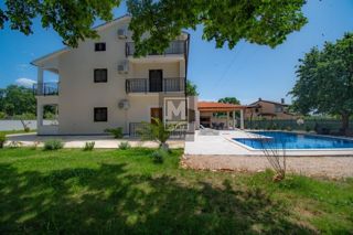 Parenzo, dintorni, ottima villa con piscina e ampio giardino!