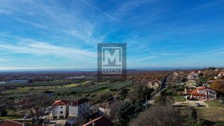 Poreč, Kaštelir, edificio terrestre per costruire una casa!