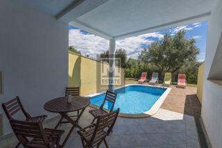 Cittanova, dintorni, casa a schiera con piscina e 3 camere da letto
