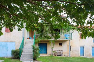 Parenzo, dintorni, antico con ampio giardino!
