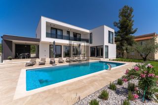 Parenzo, dintorni, villa moderna con vista mare!