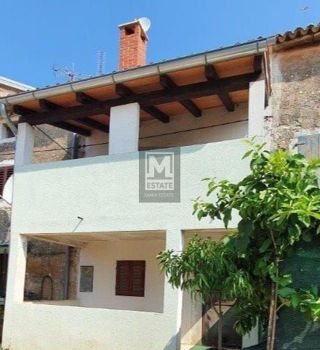 Parenzo, dintorni, bella casa in pietra istriana