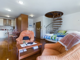 OPATIJA, IČIĆI – Solo da noi! Appartamento 3 camere da letto + sala da pranzo nel centro di Ičići, vista mare